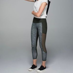 Lululemon 7/8 pocket tight in Palm print